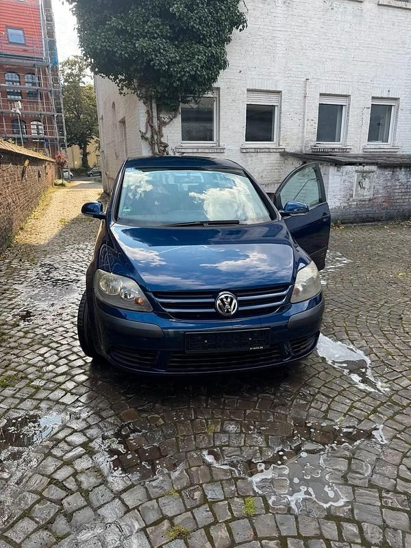 Blau Gebraucht 2006 VW Golf V Limousine | 2.600 € (Guter Preis) - Bild 1/4