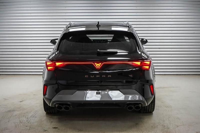 Gebraucht Cupra Leon VZ 333 PS (244 kW) 2025 Midnight black metallic (0e) Kombi