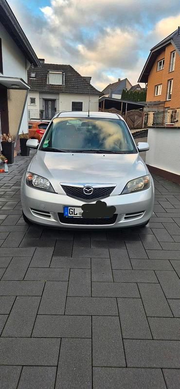 Silber Gebraucht 2005 Mazda 2 Kleinwagen | 3.099 € (Fairer Preis) - Bild 1/4