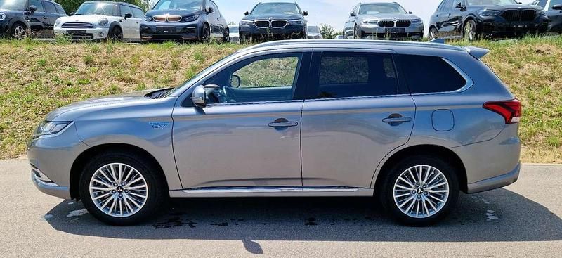 Gebraucht 2020 Mitsubishi Outlander P-HEV Spirit+ SUV | 25.250 € (Fairer Preis) - Bild 1/4