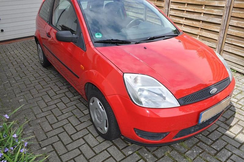 Gebraucht Ford Fiesta 60 PS (44 kW) 2005 Rot Kleinwagen