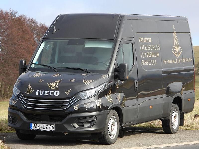 Gebraucht Iveco Daily 175 PS (128 kW) 2022 Schwarz Van / Kleinbus