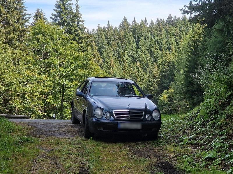 Gebraucht Mercedes CLK320 218 PS (160 kW) 1998 Blau Coupé
