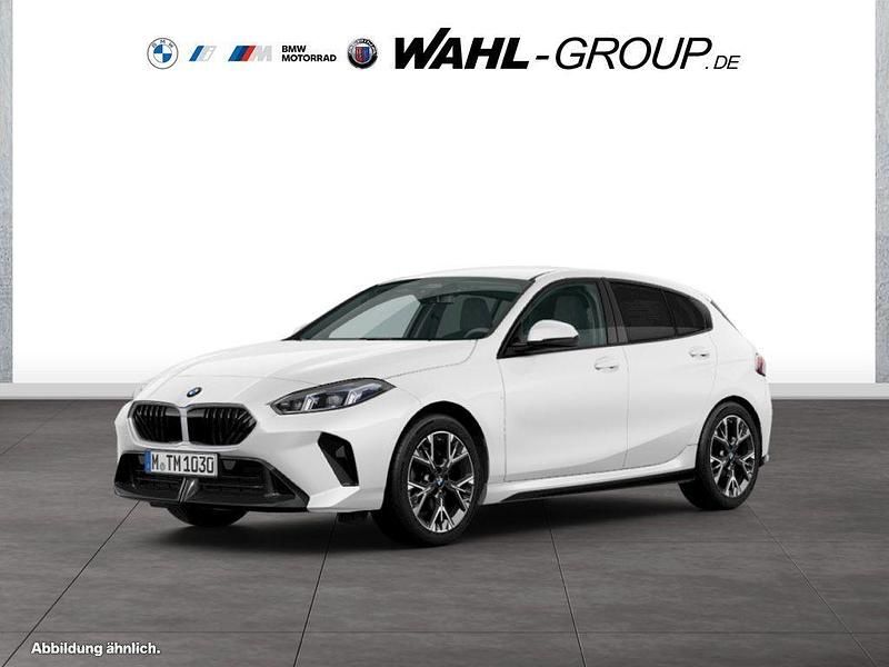 Weiß Neu 2025 BMW 120 M Sport Kleinwagen | 33.590 € (Superpreis) - Bild 1/4