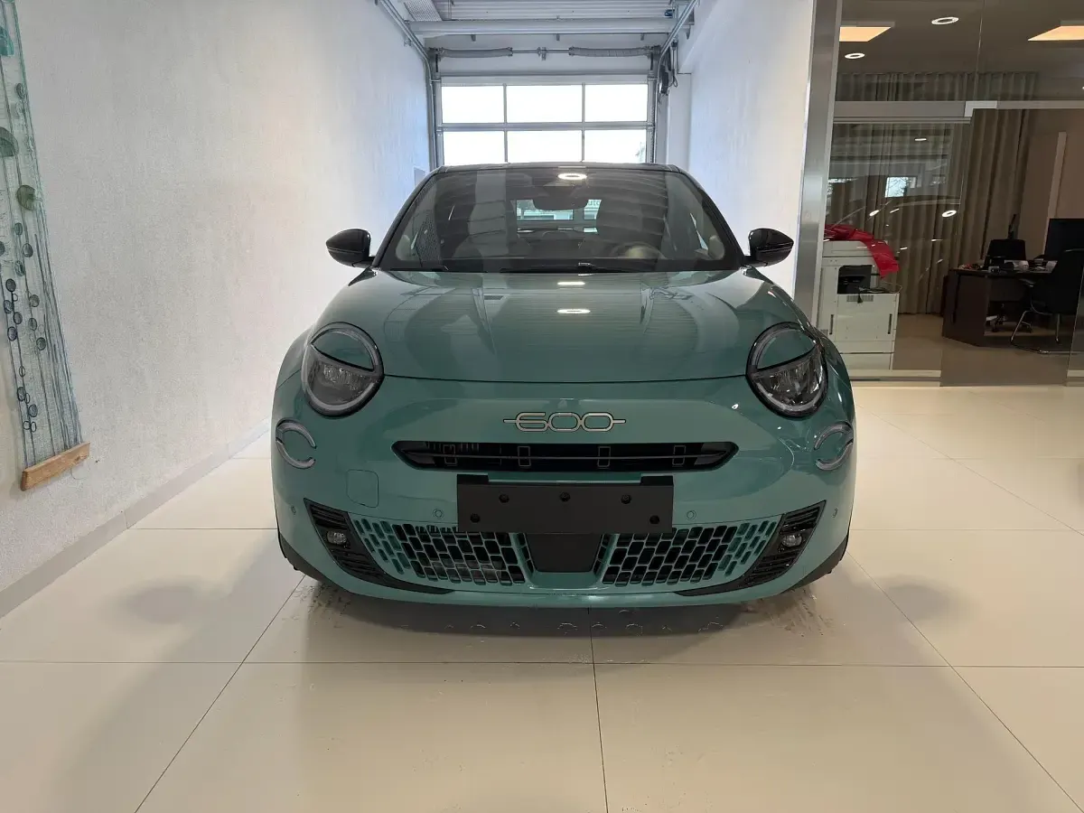 Neu Fiat 600 La Prima 145 PS (106 kW) 2026 960 acqua blau bicolore SUV