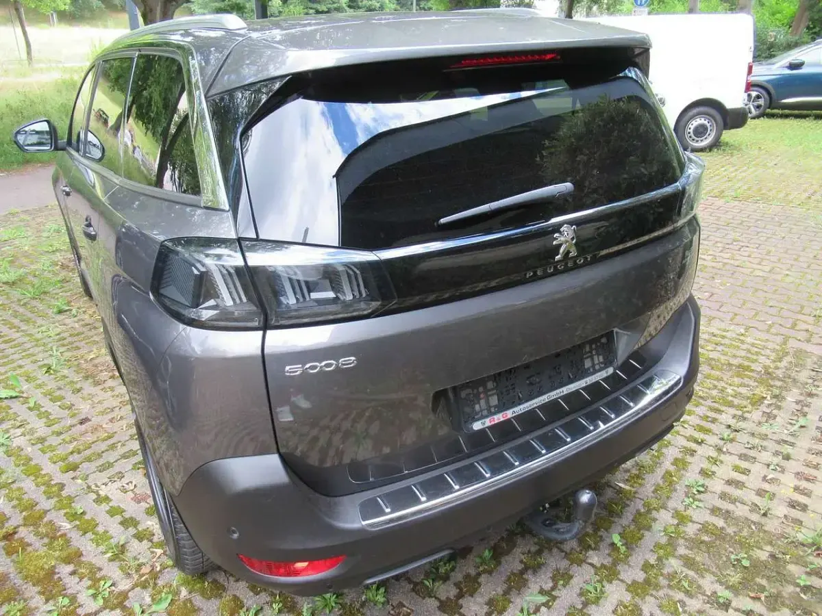Gebraucht Peugeot 5008 Allure 131 PS (96 kW) 2022 Platiniumgrau met. SUV