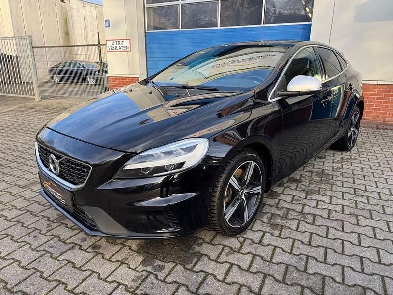 Schwarz Gebraucht 2018 Volvo V40 R-Design Limousine | 10.450 € (Fairer Preis) - Bild 1/4