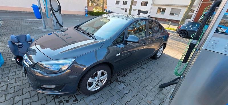 Gebraucht Opel Astra 110 PS (80 kW) 2015 Grau Limousine