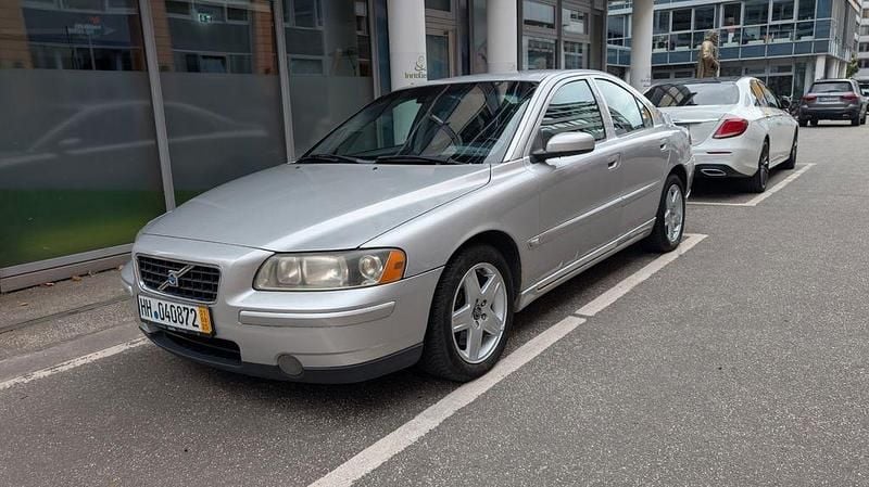 Grau Gebraucht 2005 Volvo S60 Limousine | 3.500 € (Fairer Preis) - Bild 1/4
