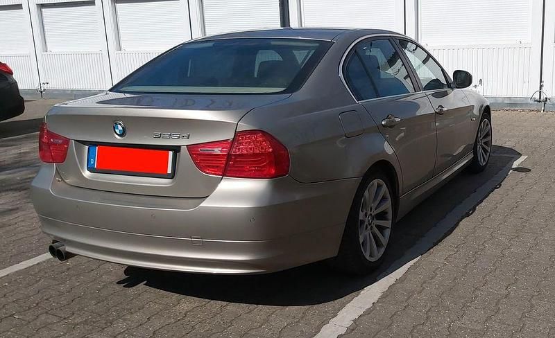 Gebraucht BMW 325 204 PS (150 kW) 2011 Gold Limousine
