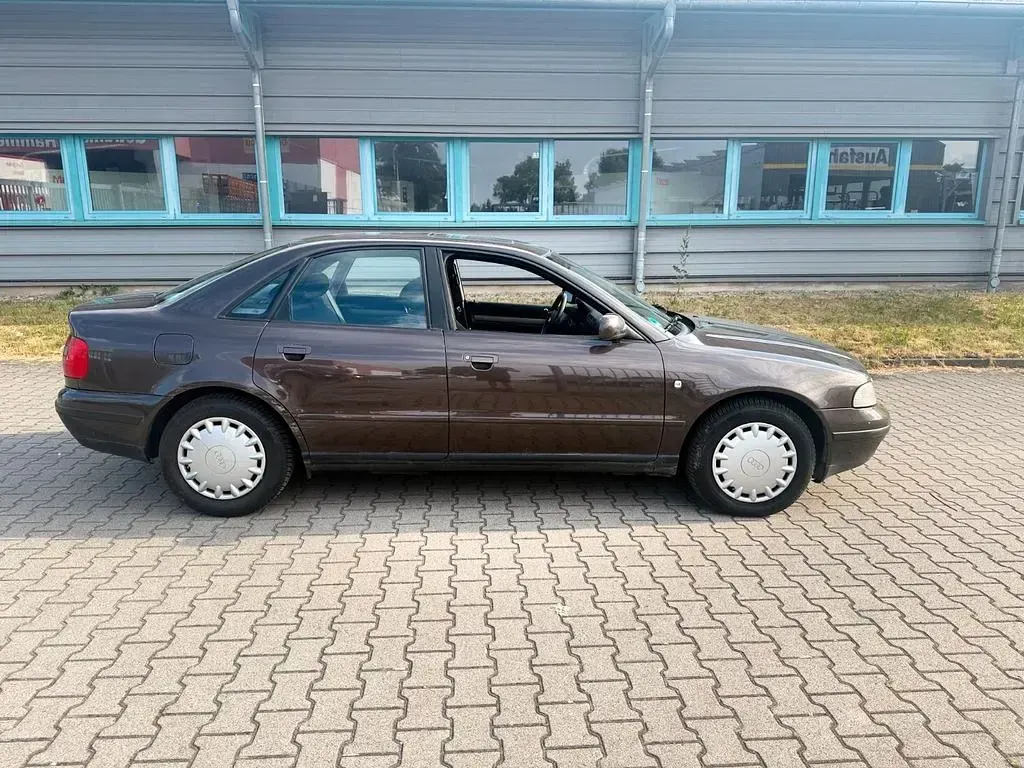 Gebraucht Audi A4 S-Line 125 PS (91 kW) 1998 Braun Limousine