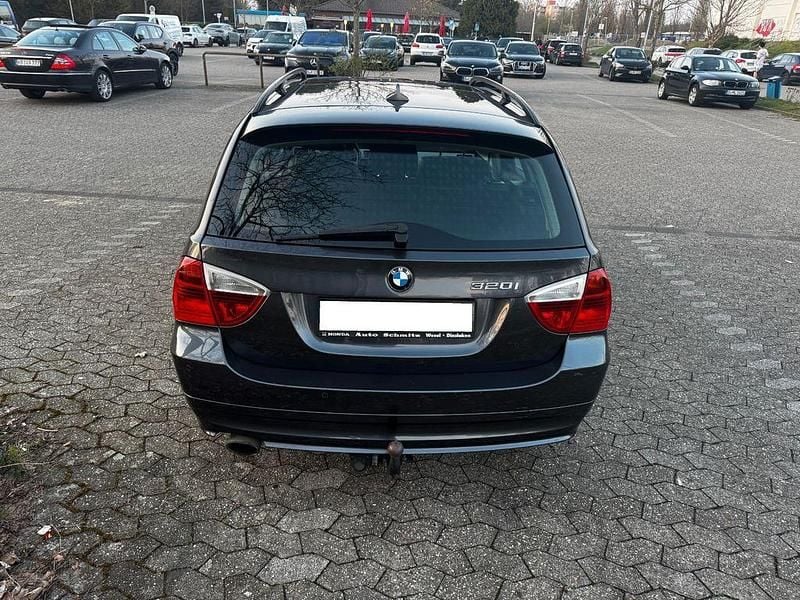 Gebraucht BMW 320 170 PS (125 kW) 2008 Grau Kombi
