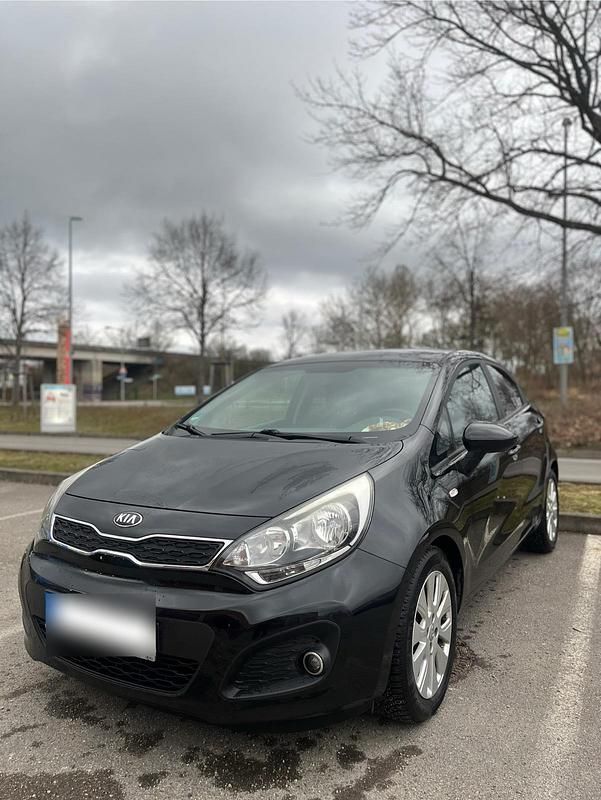 Gebraucht Kia Rio 74 PS (54 kW) 2014 Schwarz Kleinwagen