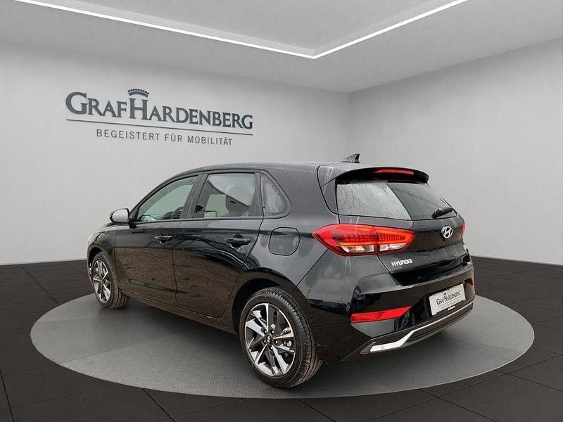 Neu Hyundai i30 Advantage 140 PS (102 kW) 2025 Schwarz Limousine