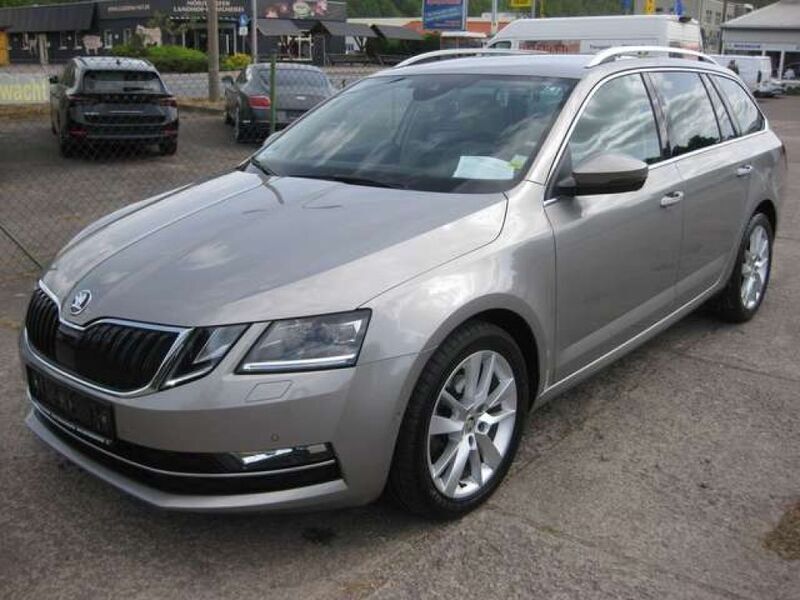 Cappuccinobeige metallic (metallic) Gebraucht 2018 Skoda Octavia Style Kombi | 19.990 € (Etwas zu teuer) - Bild 1/4
