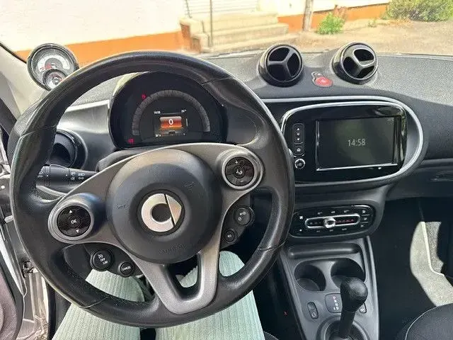 Gebraucht Smart ForFour Passion 71 PS (52 kW) 2016 Silber Kleinwagen