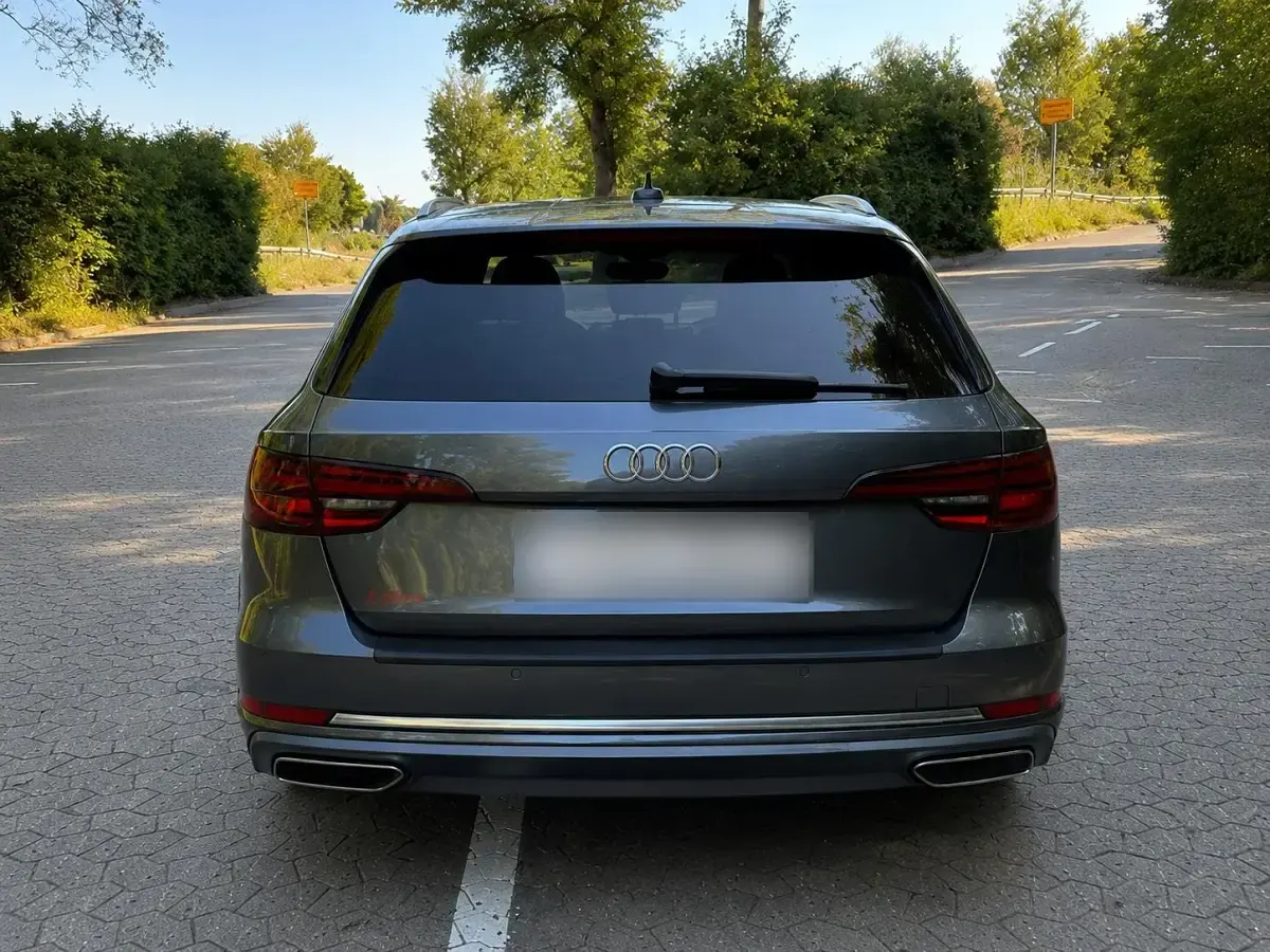 Gebraucht Audi A4 S-Line 150 PS (110 kW) 2019 Grau Kombi