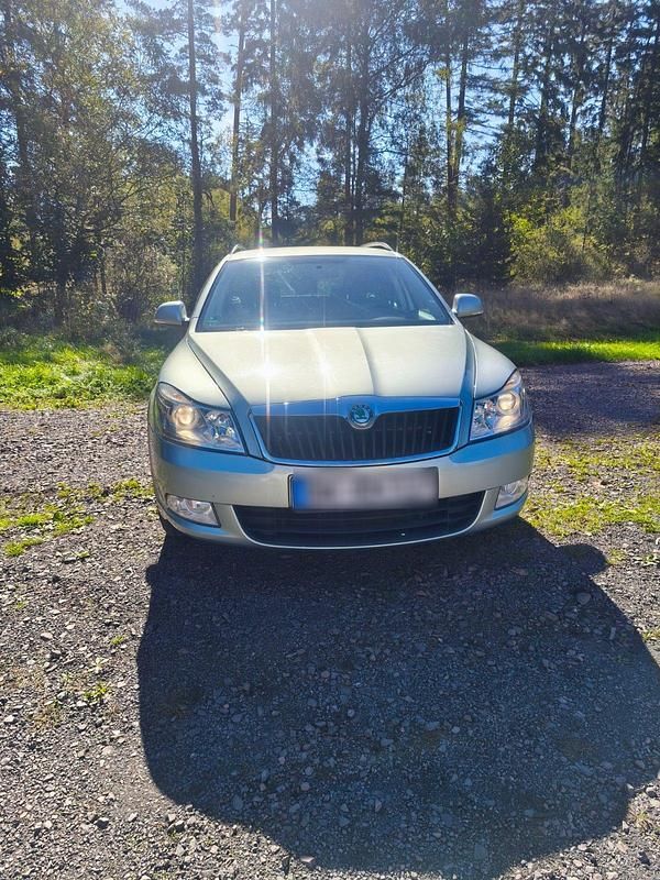 Gebraucht Skoda Octavia 105 PS (77 kW) 2011 Andere farben Kombi