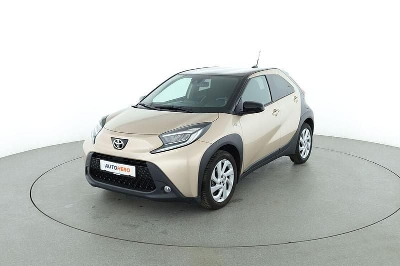 Beige Gebraucht 2022 Toyota Aygo Pulse Kleinwagen | 15.310 € (Fairer Preis) - Bild 1/3