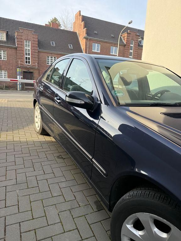 Gebraucht Mercedes 220 150 PS (110 kW) 2005 Blau Limousine