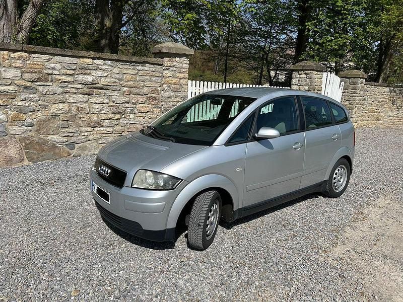 Second-hand Audi A2 61 CP (44 kW) 2002 Argintiu Hatchback