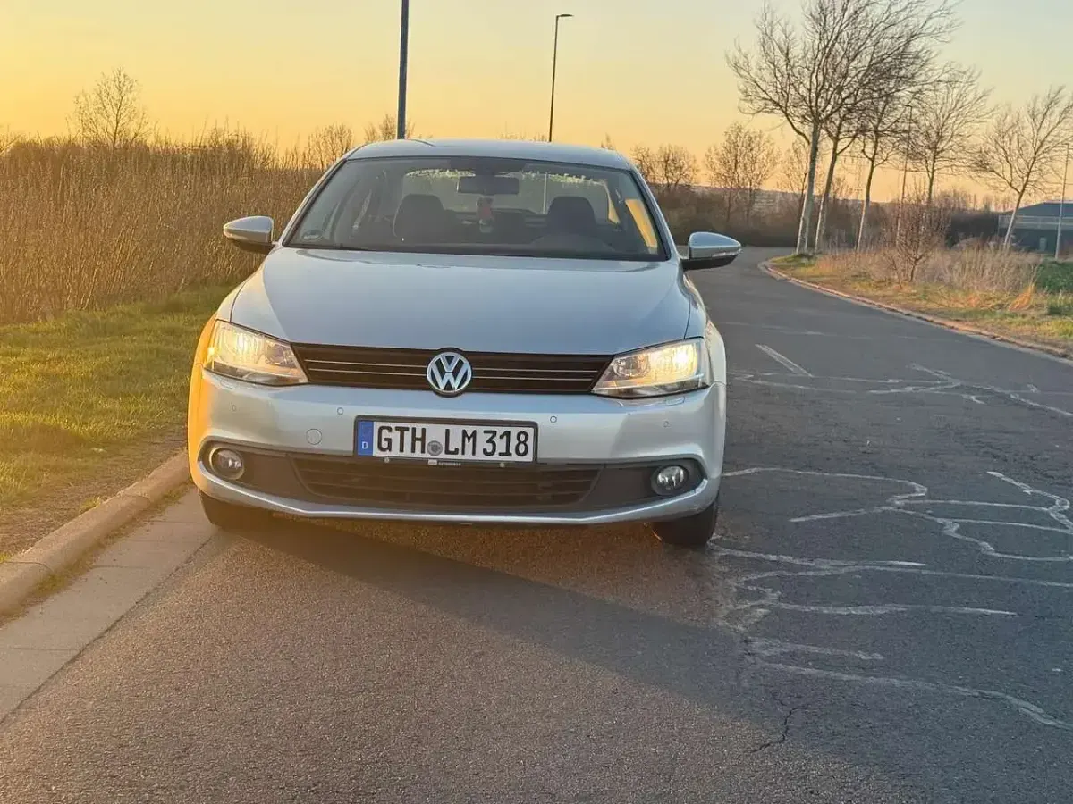 Brugt VW Jetta Highline 105 HK (77 kW) 2012 Grå Sedan