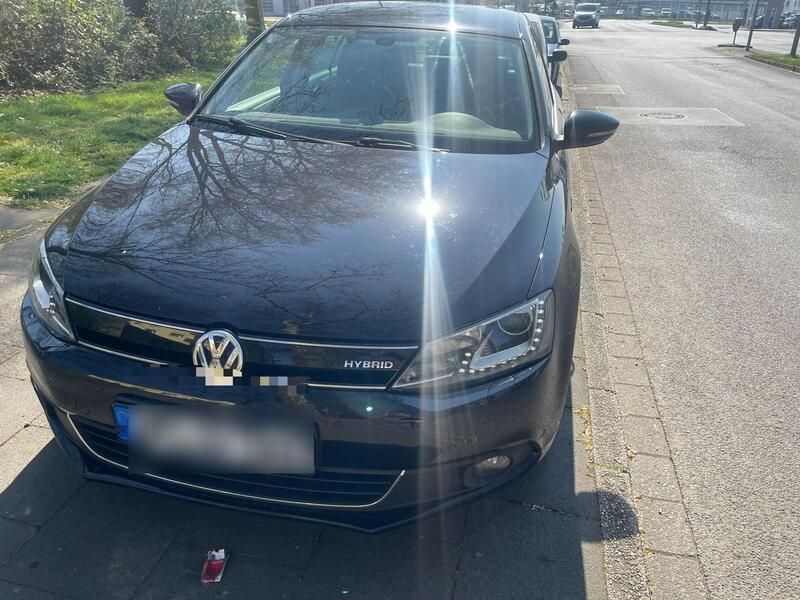 Schwarz Gebraucht 2014 VW Jetta Hybrid Limousine | 7.000 € - Bild 1/4