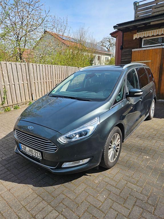 Second-hand Ford Galaxy Titanium 209 CP (153 kW) 2017 Verde Monovolum