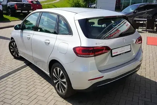 Gebraucht Mercedes B250 Style 218 PS (160 kW) 2022 Silber Kleinwagen