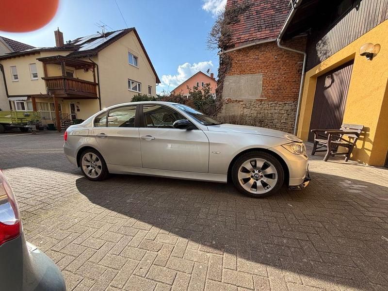 Gebraucht BMW 330 258 PS (189 kW) 2006 Silber Limousine