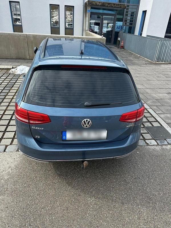 Gebraucht VW Passat R-line 190 PS (139 kW) 2017 Blau Kombi