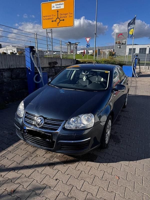 Gebraucht VW Jetta 140 PS (102 kW) 2010 Blau Limousine