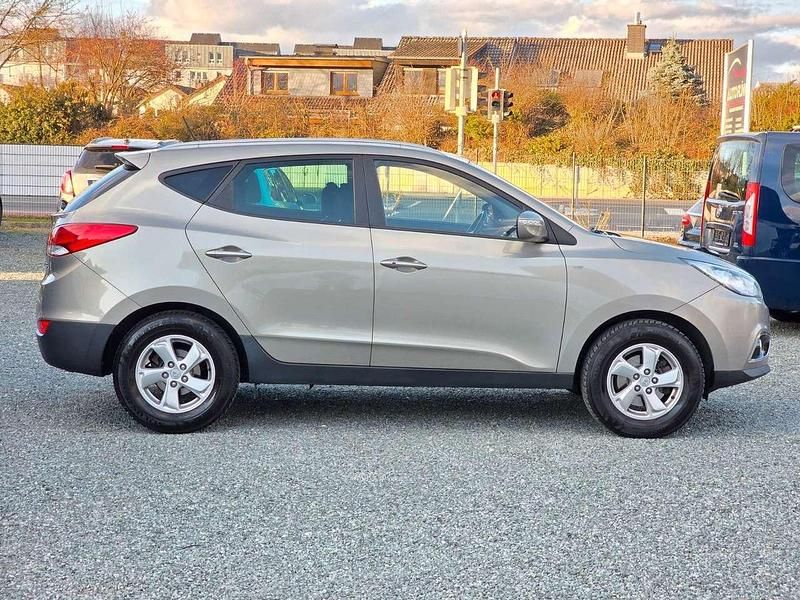 Gebraucht Hyundai Tucson Style 163 PS (119 kW) 2010 Sirius silver SUV