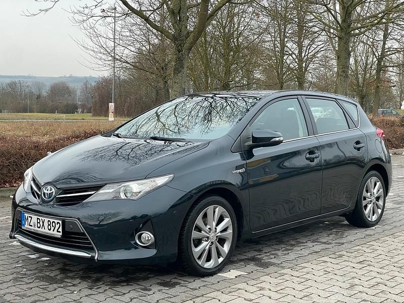 Gebraucht Toyota Auris Hybrid 99 PS (72 kW) 2014 Blau Kleinwagen