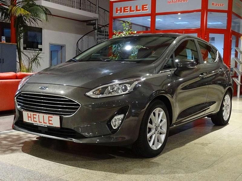 Grau Gebraucht 2017 Ford Fiesta Titanium Kleinwagen | 12.990 € (Etwas zu teuer) - Bild 1/4