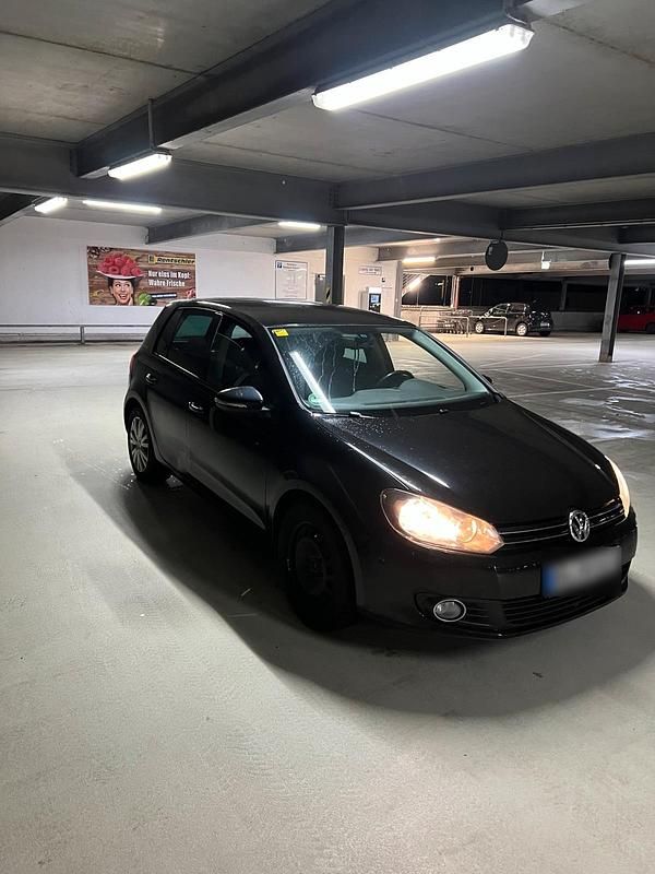 Gebraucht VW Golf VI 105 PS (77 kW) 2010 Schwarz Kleinwagen
