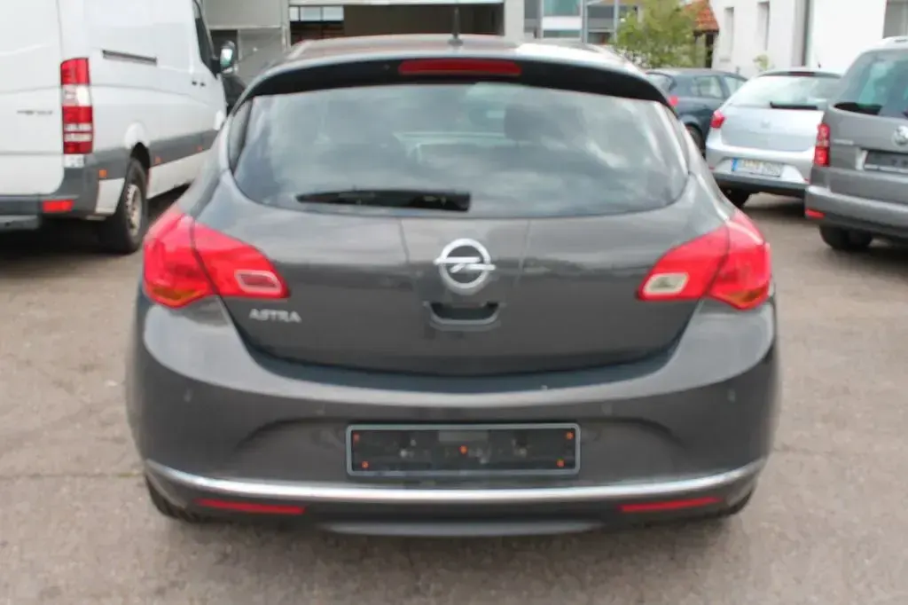 Gebraucht Opel Astra Active 116 PS (85 kW) 2013 Grau Limousine