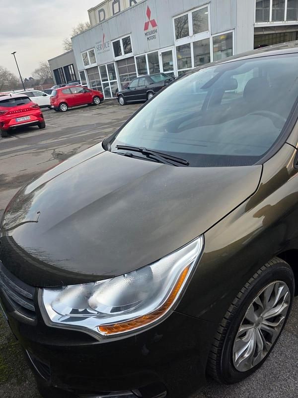 Braun Gebraucht 2012 Citroën C4 Kleinwagen | 4.444 € (Fairer Preis) - Bild 1/4