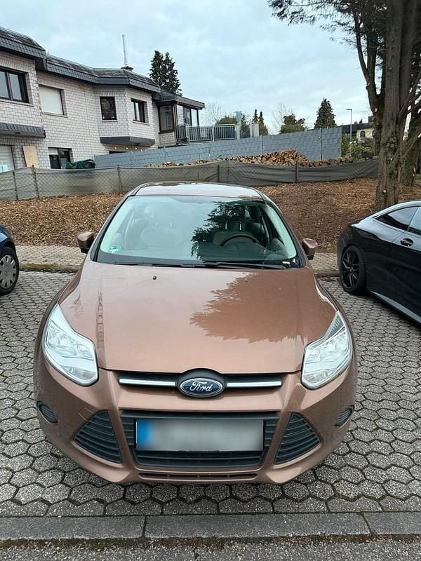 Gebraucht Ford Focus Trend 125 PS (91 kW) 2014 Braun Kombi