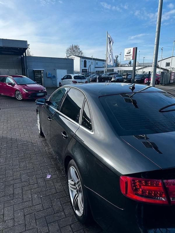 Gebraucht Audi A4 122 PS (89 kW) 2011 Schwarz Limousine