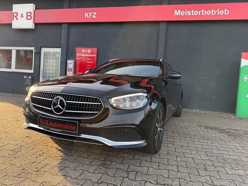 Gebraucht Mercedes E300 Avantgarde 194 PS (142 kW) 2022 Schwarz Kombi