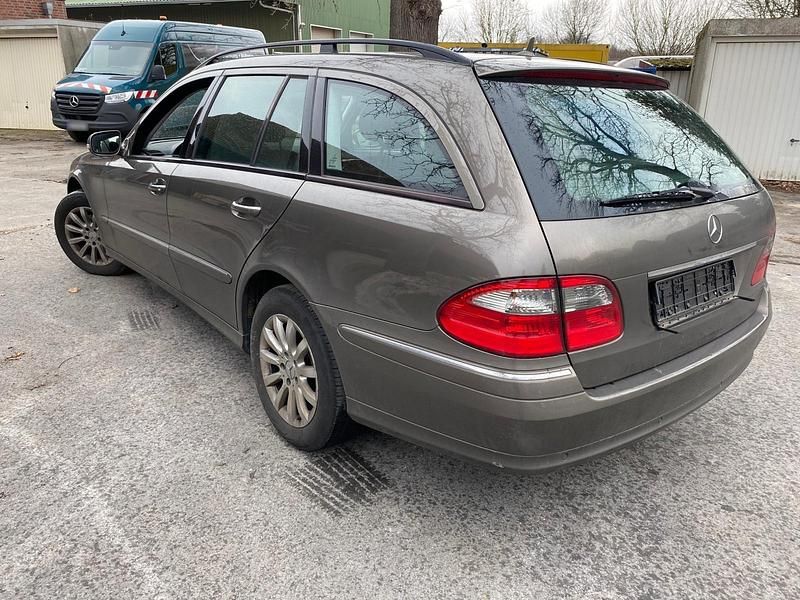 Gebraucht Mercedes E220 Avantgarde 170 PS (125 kW) 2007 Grau Kombi