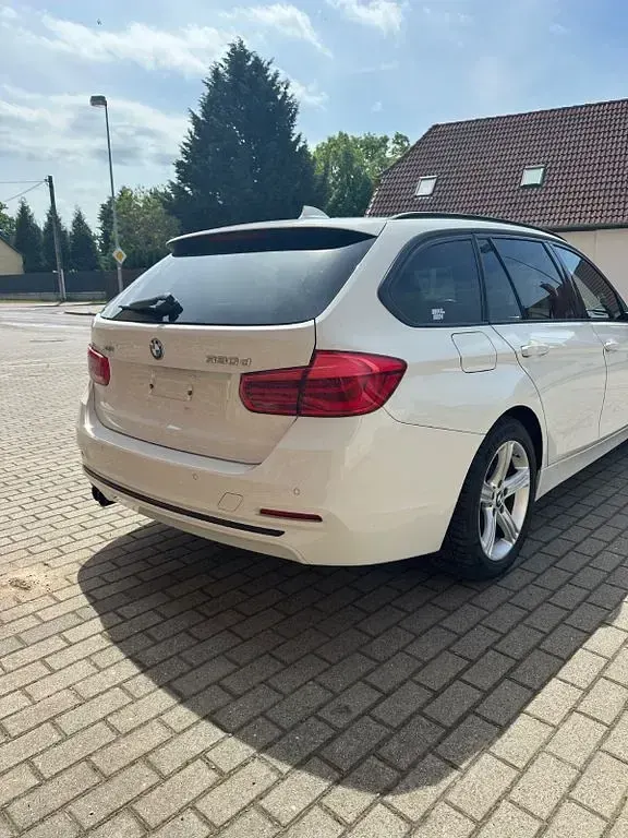 Gebraucht BMW 330 Sport Line 258 PS (189 kW) 2018 Weiß Kombi