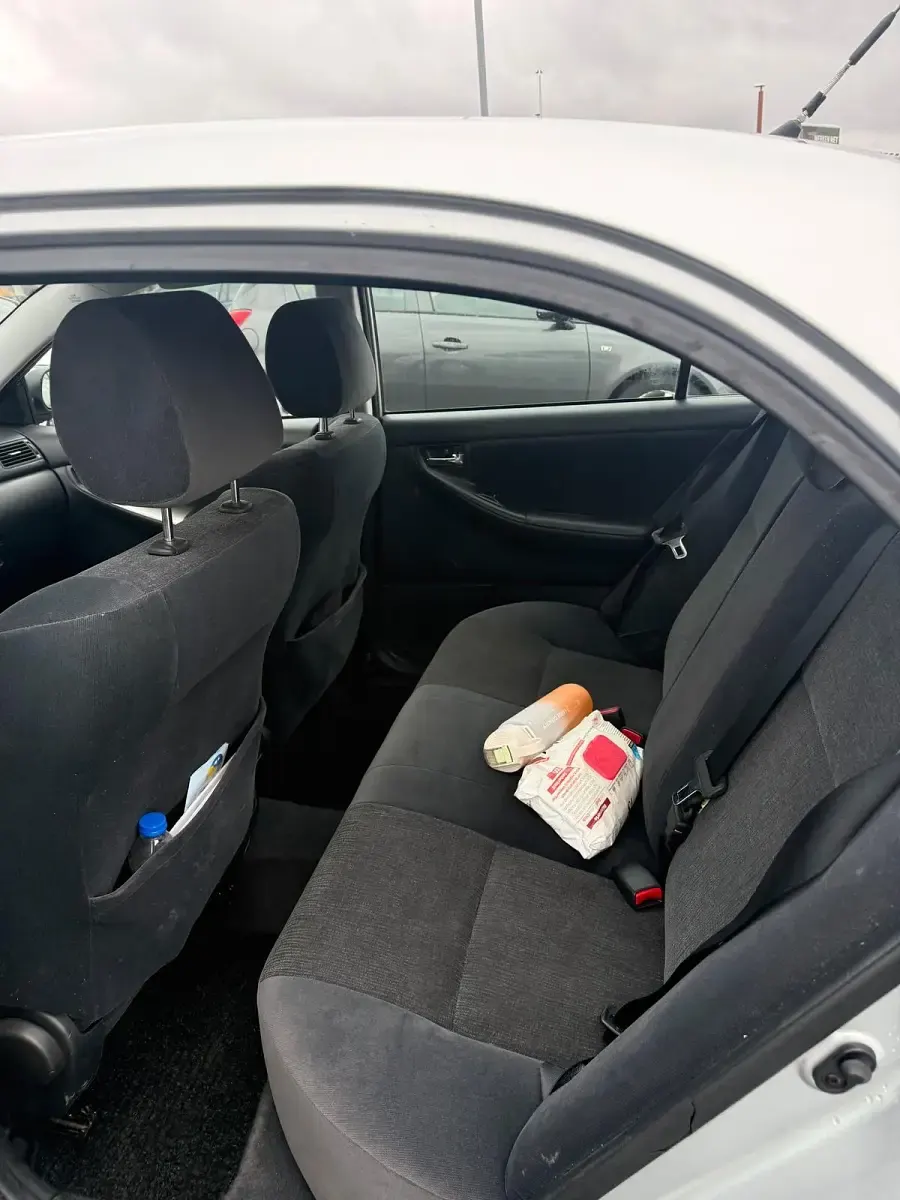 Gebraucht Toyota Corolla 110 PS (80 kW) 2004 Silber Limousine