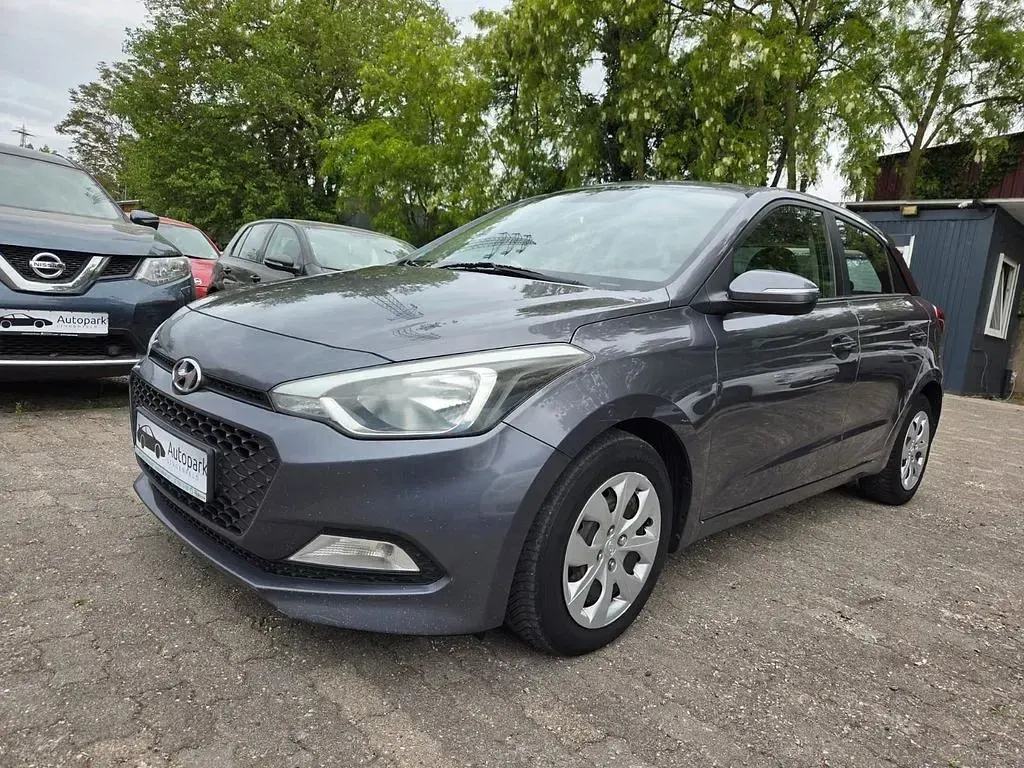 Gebraucht Hyundai i20 90 PS (66 kW) 2016 Grau Limousine