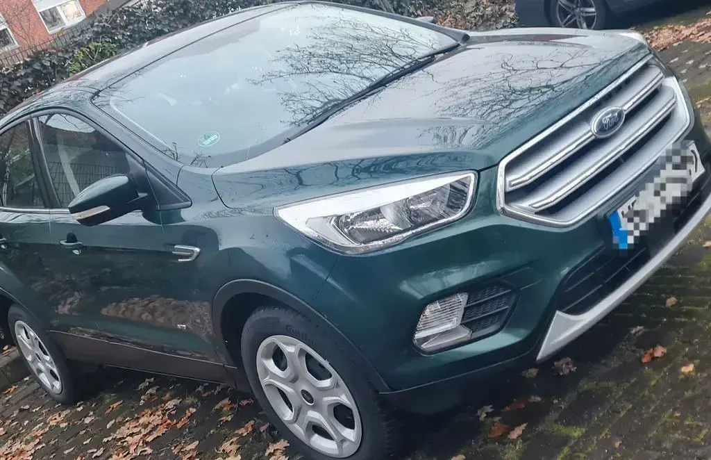 Gebraucht Ford Kuga 150 PS (110 kW) 2018 Grün SUV