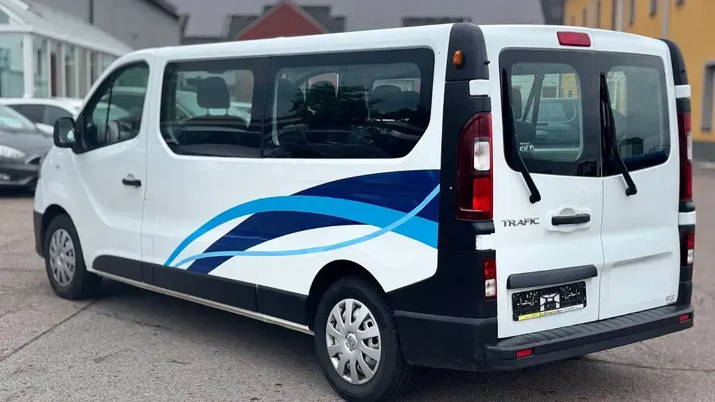Gebraucht Renault Trafic Expression 121 PS (88 kW) 2019 Gletscherweiss Van / Kleinbus