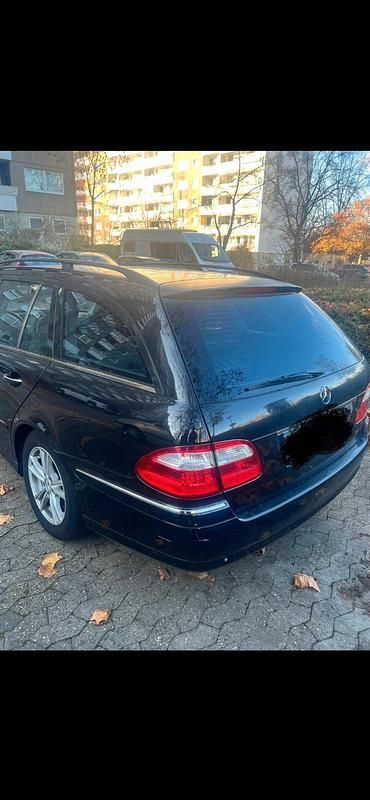 Gebraucht Mercedes E240 177 PS (130 kW) 2004 Schwarz Kombi