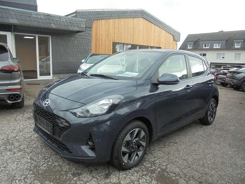 Aurora grey Gebraucht 2024 Hyundai i10 Comfort Kleinwagen | 16.990 € (Fairer Preis) - Bild 1/4