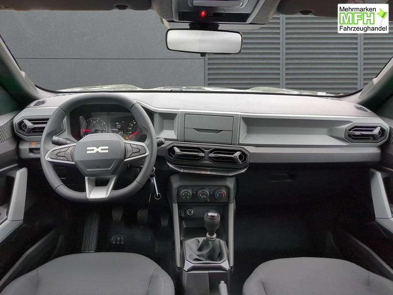 Neu Dacia Duster Essentiel 101 PS (74 kW) 2025 Dolomitgrau SUV